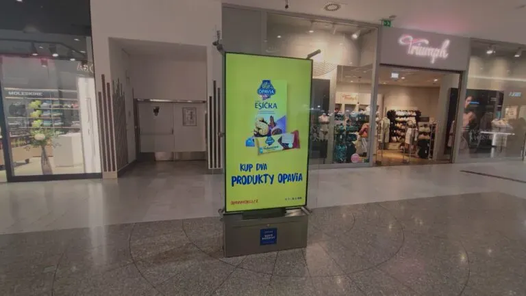 Why in 2025 do brands choose media screens for communication with customers
