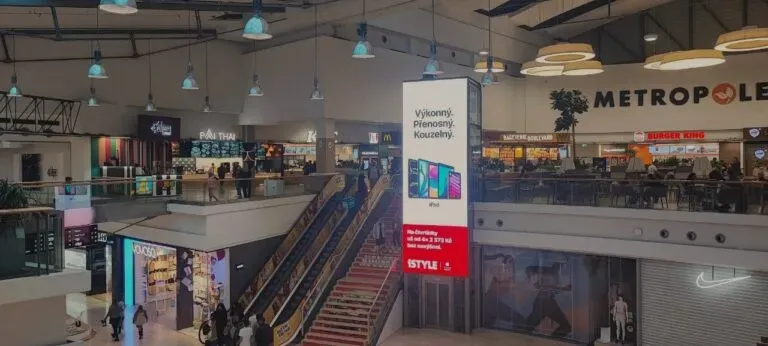 In 2025, the trend is toward energy-saving DOOH screens for business