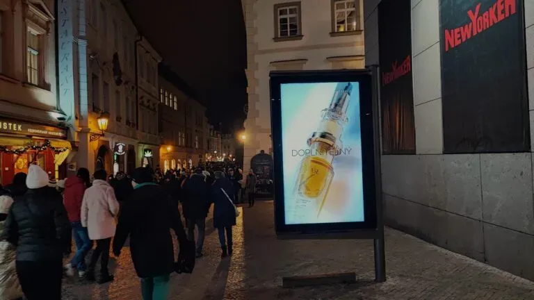Production of outdoor advertising signs: a modern approach in 2025