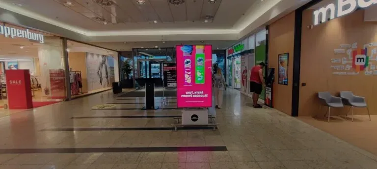 12 industries where using digital signage is profitable