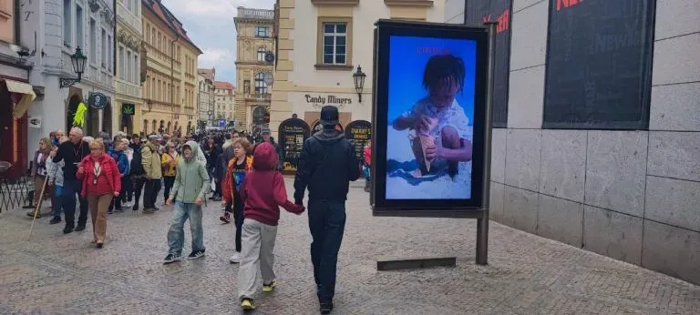 here is an interesting DOOH ad