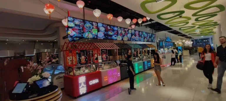 Content management on 1000+ digital signage from a single platform