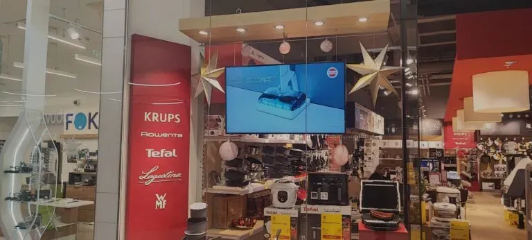 Digital Signage: Jak může maloobchod v roce 2025 spravovat tisíce obrazovek prostřednictvím jednotné platformy